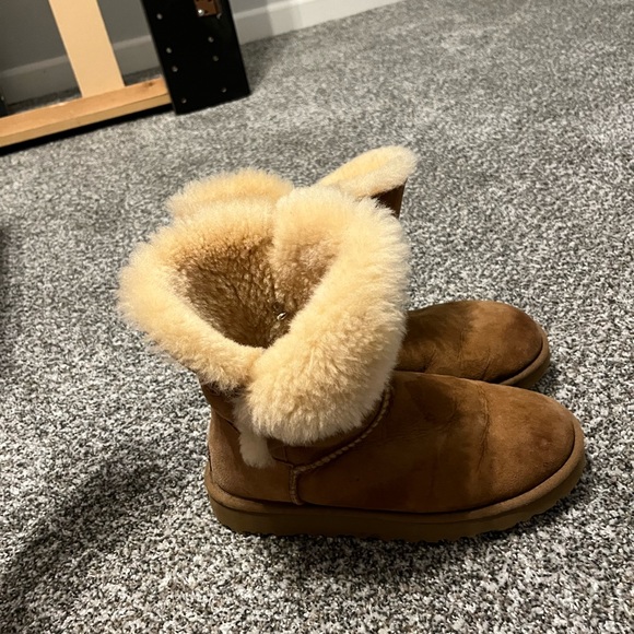 UGGS boots - Picture 3 of 5
